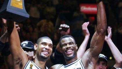  文班亚马当选年度最佳新秀并入选一阵  