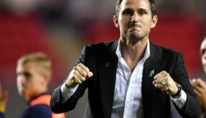  比勒菲尔德遭遇连败危机，主帅下课传闻甚嚣尘上