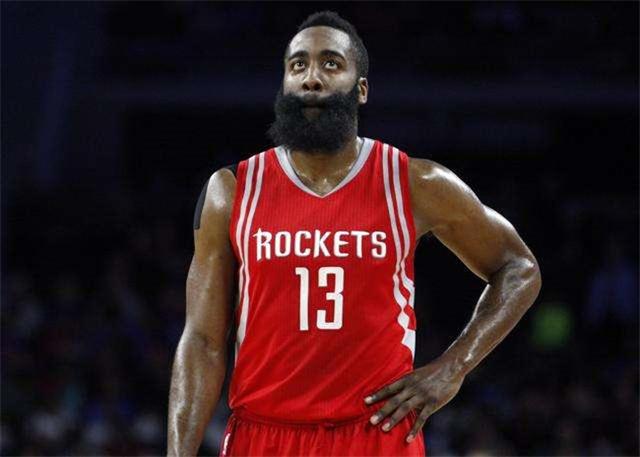  哈登降薪续约76人，球迷质疑其巅峰期已过  