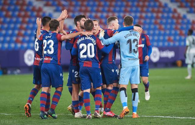 好博体育官网- 利兹联疯狂抢分，保级大战白热化  